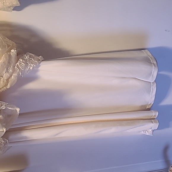 Lace dress fully lined - Picture 3 of 11